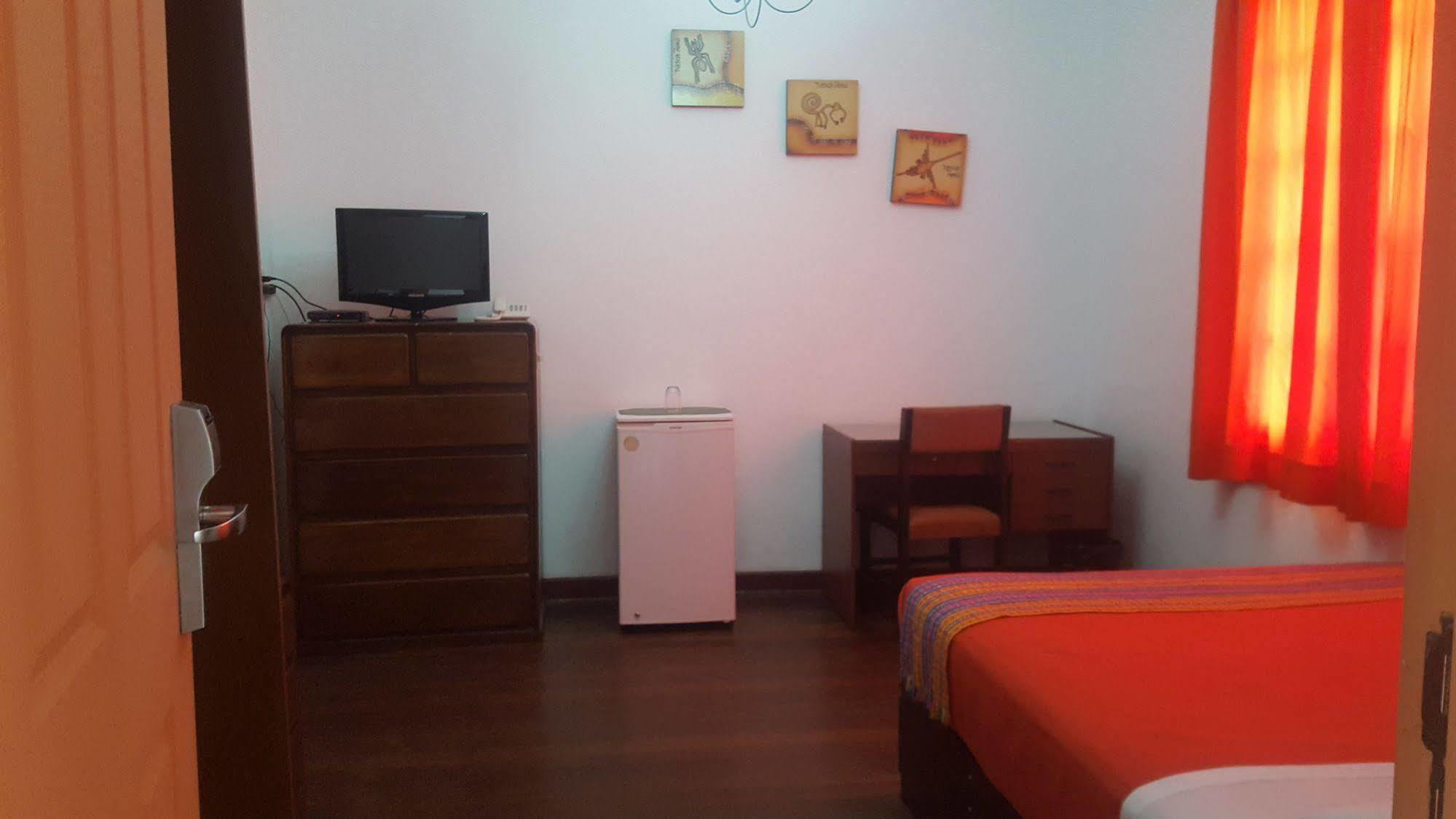 Hotel Miraflores Lodge Ліма Екстер'єр фото